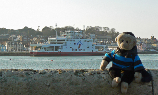 Mooch monkey with a Red Funnel ferry at Cowes.