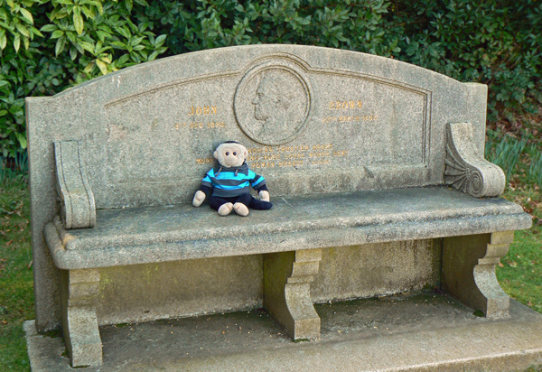 Mooch monkey on the John Brown memorial bench at Osborne House.