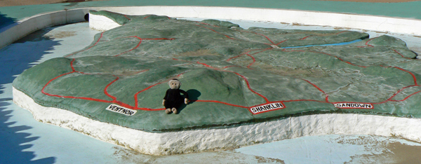 Mooch monkey on the Isle of Wight 3D map at Ventnor.