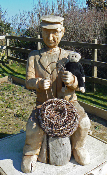 Mooch monkey with fisherman statue at Bonchurch.
