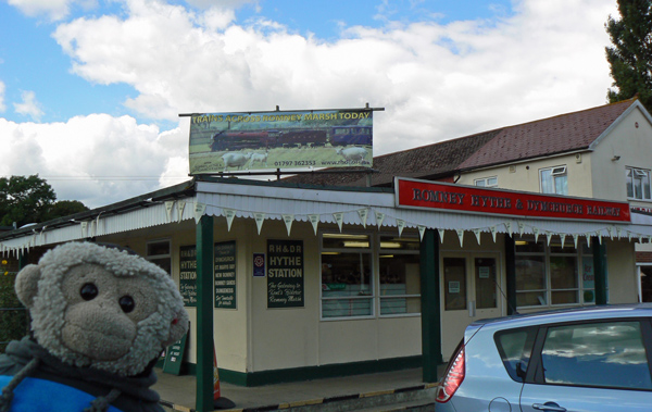 Mooch monkey starts his trip at Hythe station.