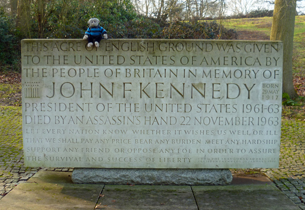 Mooch monkey at the Kennedy Memorial, Runnymede.