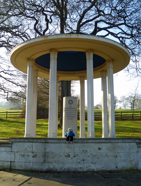 Mooch monkey at Runnymede, the Magna Carta Memorial.