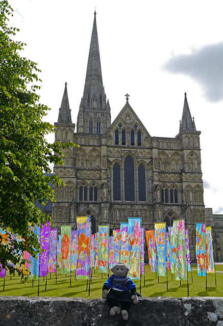 World's Eye banners - Salisbury Cathedral - Mooch monkey
