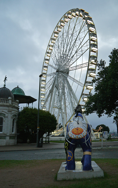 Mooch monkey - Five Minutes to Midnight and the big wheel in Torquay