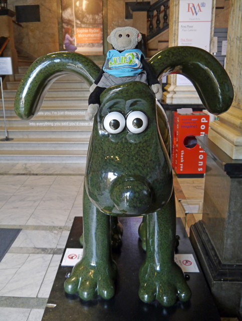 Mooch monkey at Gromit Unleashed in Bristol 2013 - 3 Bushed