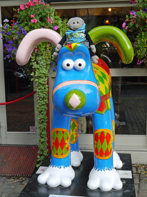 Mooch monkey at Gromit Unleashed in Bristol 2013 - 20 Carosello