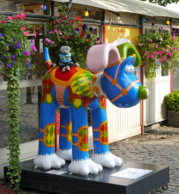 Mooch monkey at Gromit Unleashed in Bristol 2013 - 20 Carosello