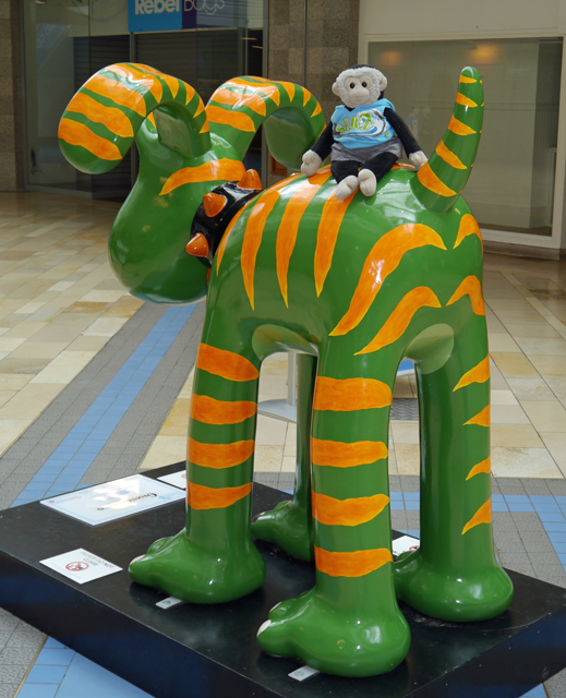 Mooch monkey at Gromit Unleashed in Bristol 2013 - 29 Gromitasaurus