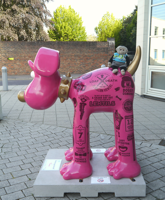 Mooch monkey at Gromit Unleashed in Bristol 2013 - 39 Stat's the way to do it, Lad!