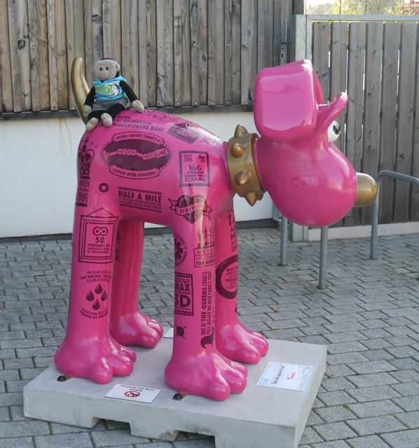 Mooch monkey at Gromit Unleashed in Bristol 2013 - 39 Stat's the way to do it, Lad!