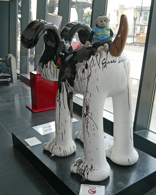 Mooch monkey at Gromit Unleashed in Bristol 2013 - 42 Watch Out Gromit!