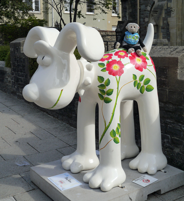 Mooch monkey at Gromit Unleashed in Bristol 2013 - 49 Dog Rose