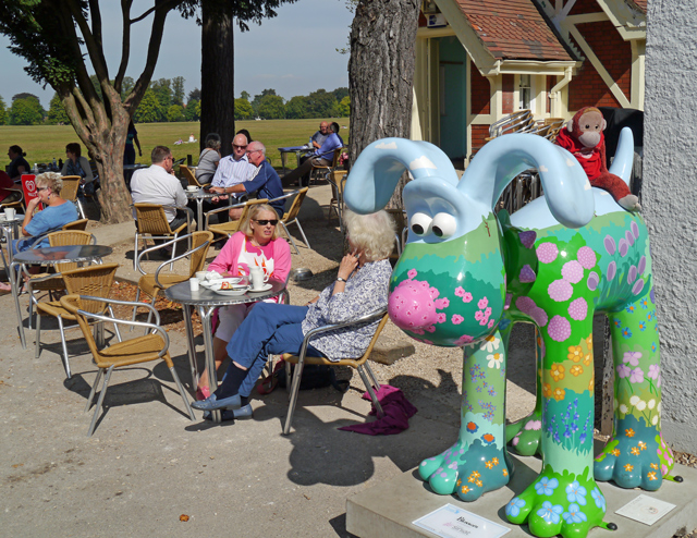 Mooch monkey at Gromit Unleashed in Bristol 2013 - 64 Blossom