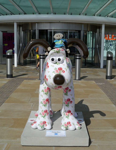 Mooch monkey at Gromit Unleashed in Bristol 2013 - 72 Antique Rose