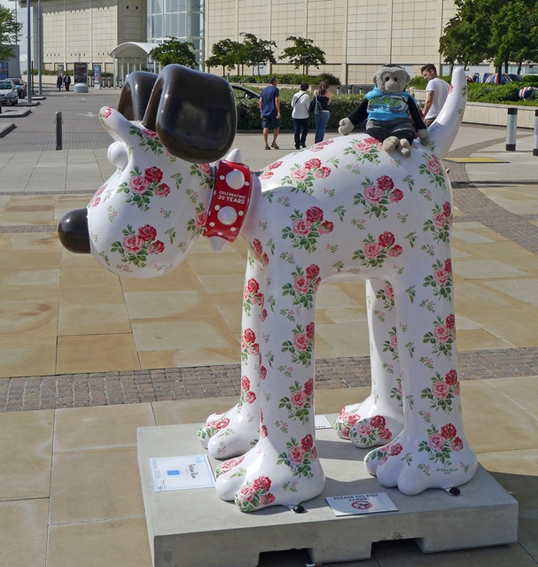 Mooch monkey at Gromit Unleashed in Bristol 2013 - 72 Antique Rose