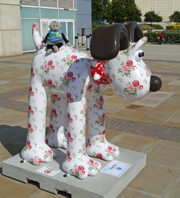 Mooch monkey at Gromit Unleashed in Bristol 2013 - 72 Antique Rose