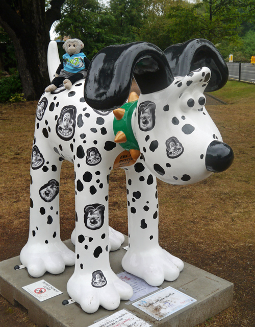 Mooch monkey at Gromit Unleashed in Bristol 2013 - 73 Two Eds are Better than One