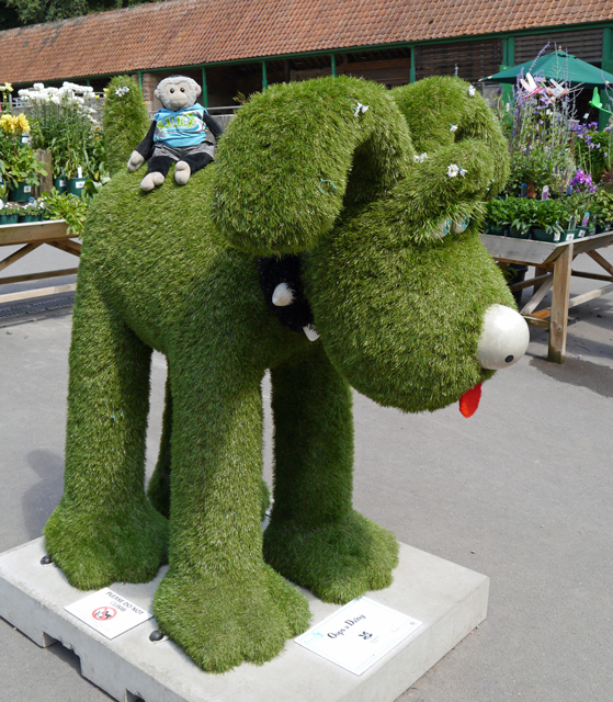 Mooch monkey at Gromit Unleashed in Bristol 2013 - 76 Oops a Daisy