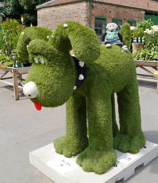 Mooch monkey at Gromit Unleashed in Bristol 2013 - 76 Oops a Daisy