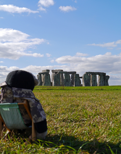 Mooch monkey at Stonehenge