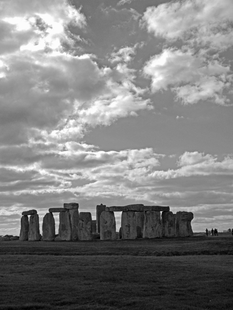 Mooch monkey at Stonehenge