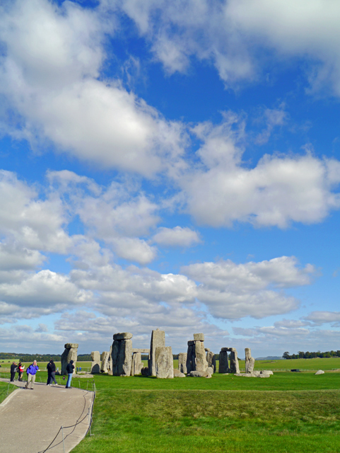 Mooch monkey at Stonehenge