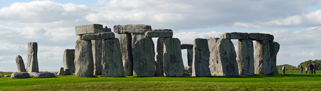 Mooch monkey at Stonehenge