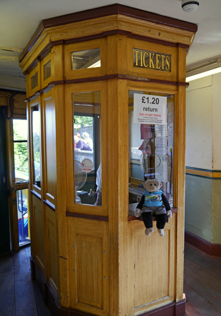 Mooch monkey at Bridgnorth - Cliff Railway