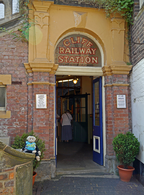 Mooch monkey at Bridgnorth - Cliff Railway