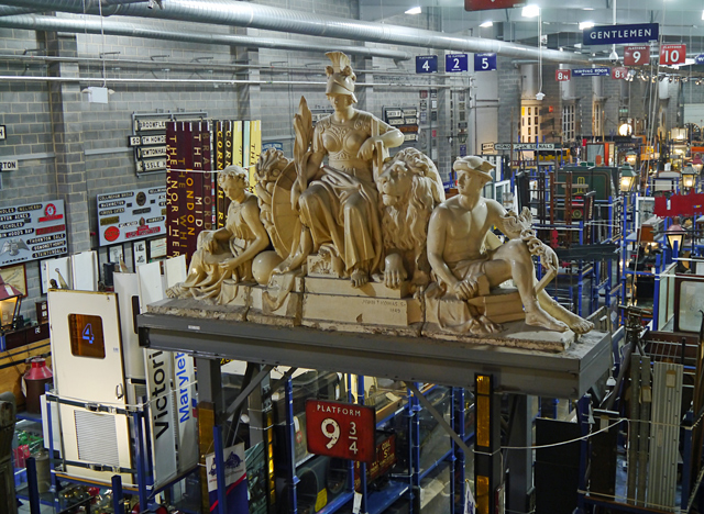 Statue and Platform 9 3/4 sign in the Railway Museum, York - Mooch monkey